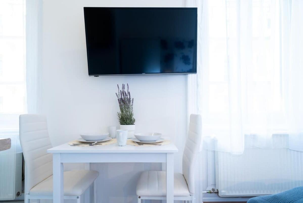 Modern Intimate Studio In The Center 부다페스트 외부 사진